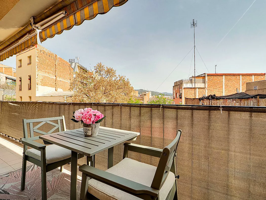 Fantastic apartment for sale in La Trinitat.- Barcelona