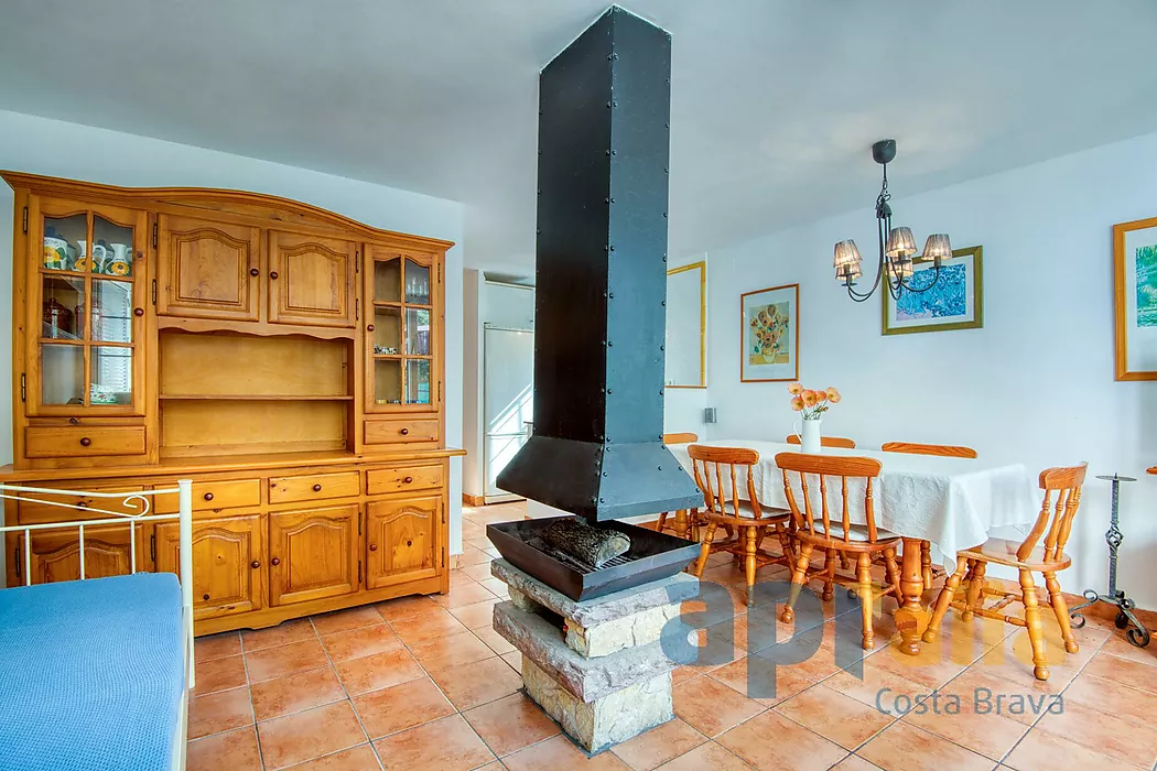 Townhouse in quiet community with large pool and solarium