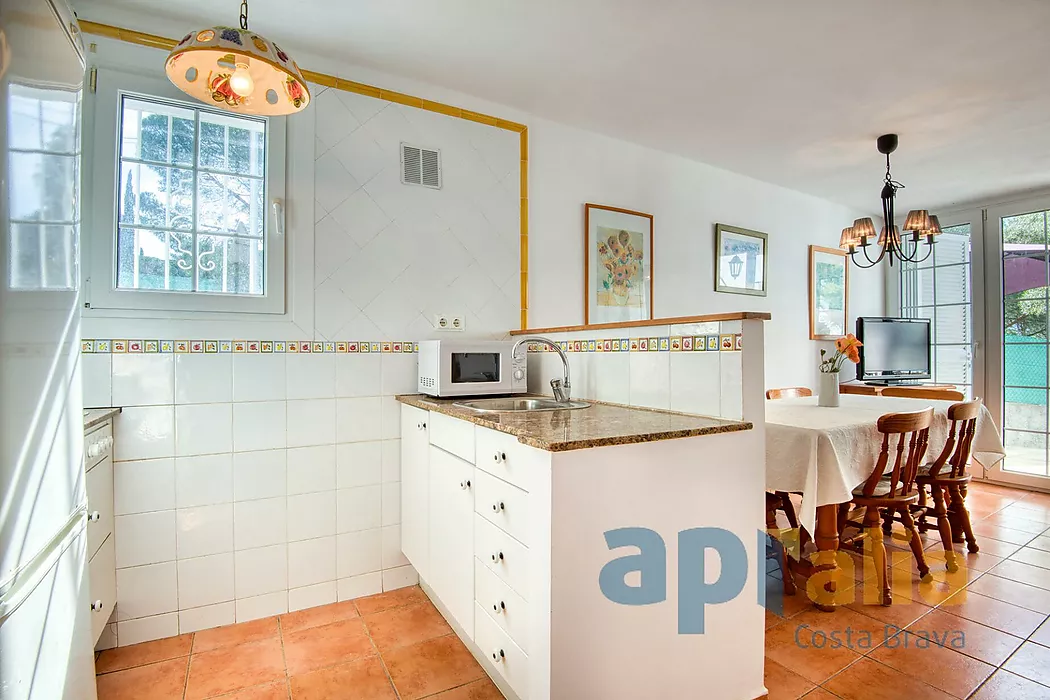 Townhouse in quiet community with large pool and solarium