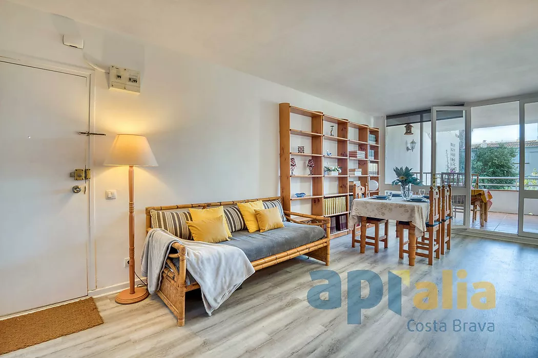 Spacious apartment with a very large terrace and two bedrooms in Platja d'Aro