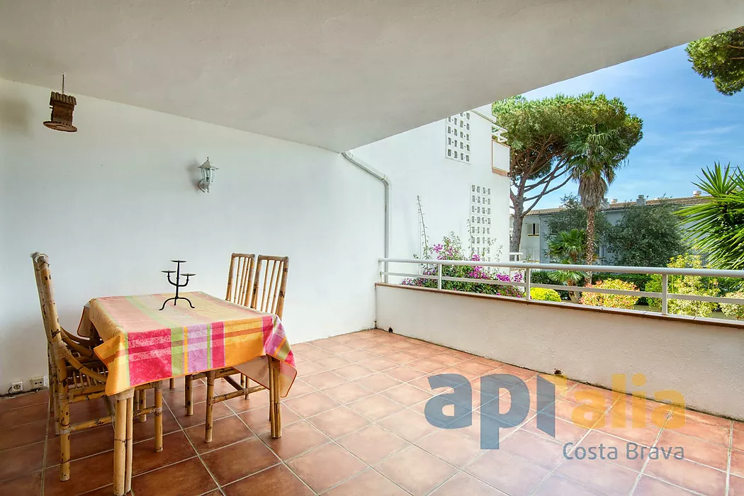 Spacious apartment with a very large terrace and two bedrooms in Platja d'Aro