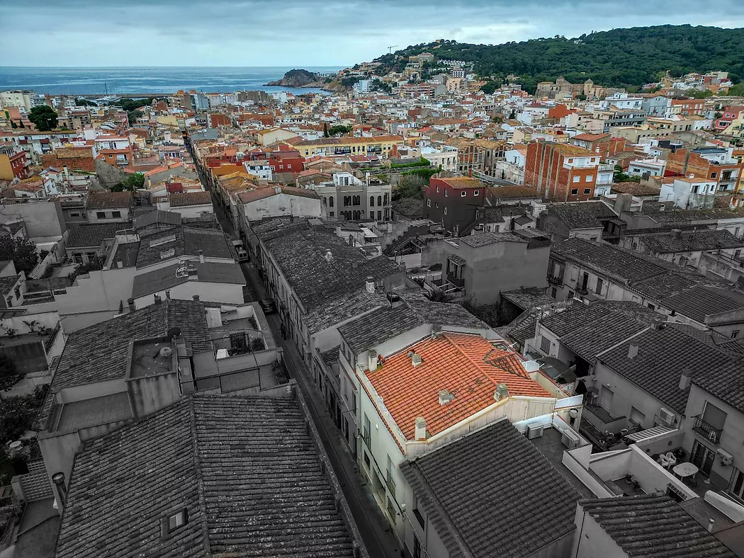 Encantadora casa adosada a l'Eixample.- Sant Feliu de Guíxols