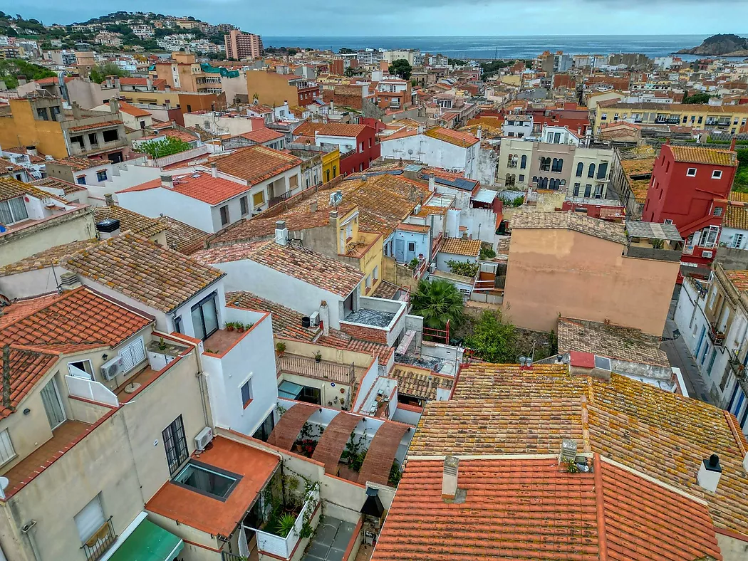 Encantadora casa adosada en el Eixample.- Sant Feliu de Guíxols