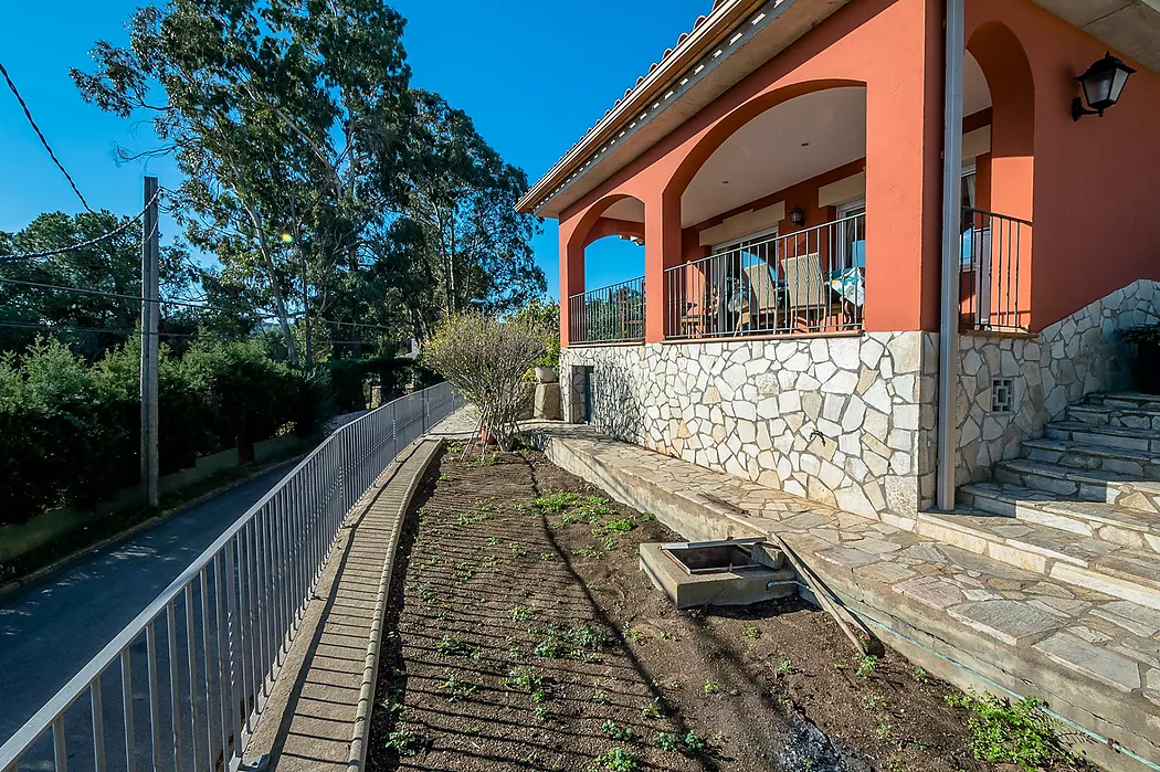 Hermosa villa cerca del centro de Calonge.