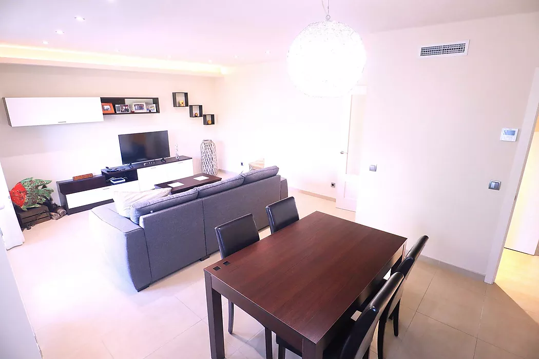 Exclusiu apartament a segona línia de mar.