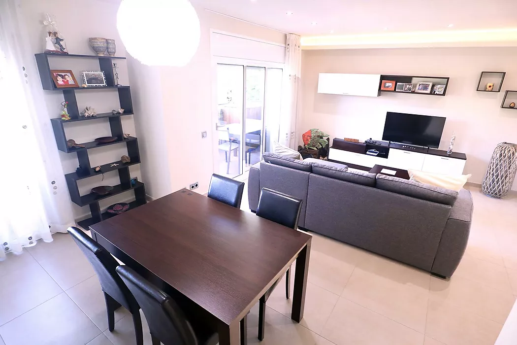 Exclusiu apartament a segona línia de mar.