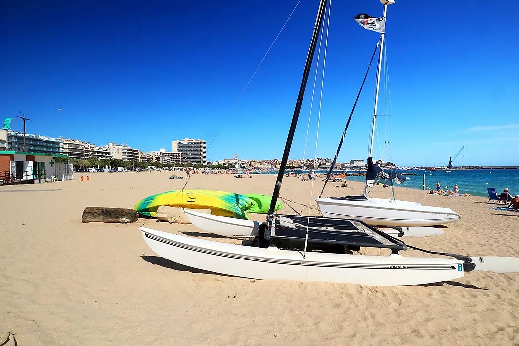 Exclusivo apartamento en segunda línea de mar.