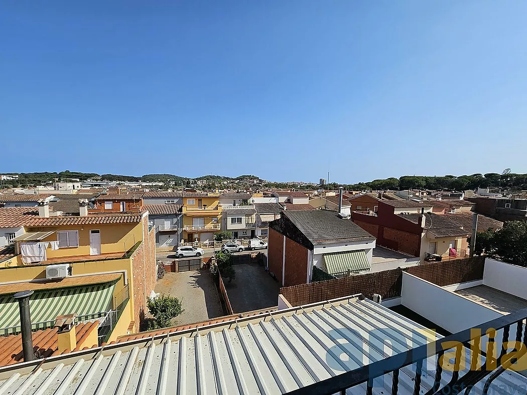 CASA ADOSADA EN VENTA EN ZONA TRANQUILA DE PALAMÓS