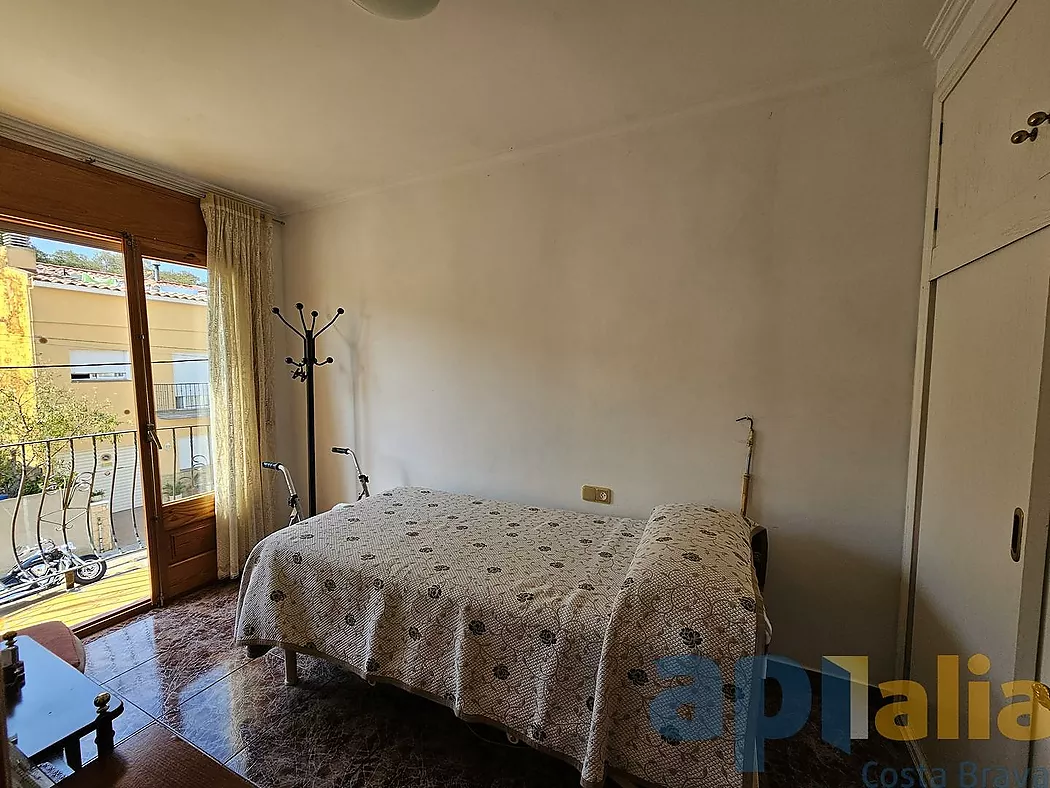 MAISON JUMELÉE À VENDRE DANS UN QUARTIER CALME DE PALAMÓS