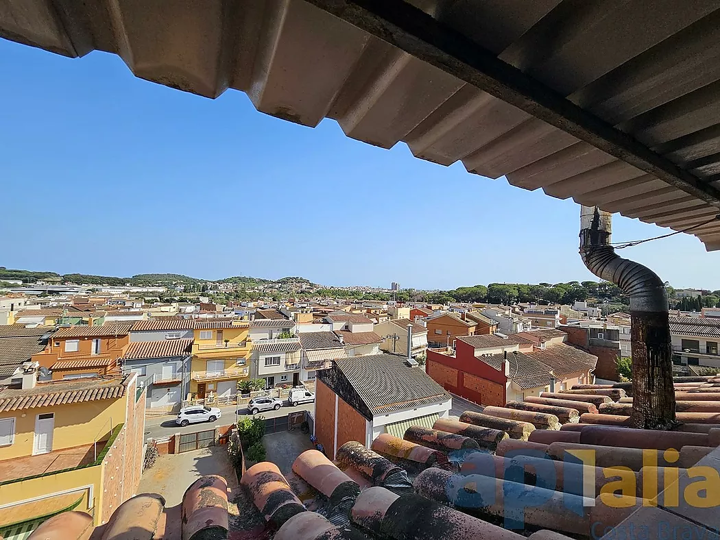 CASA ADOSSADA EN VENDA A ZONA TRANQUIL·LA DE PALAMÓS