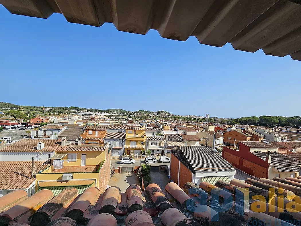 MAISON JUMELÉE À VENDRE DANS UN QUARTIER CALME DE PALAMÓS