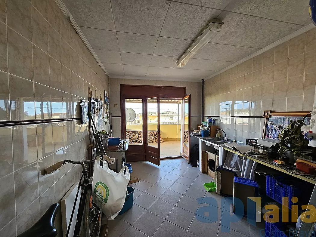 MAISON JUMELÉE À VENDRE DANS UN QUARTIER CALME DE PALAMÓS