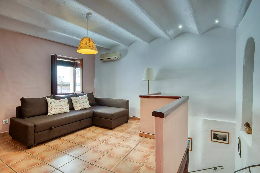 Refurbished townhouse in the center of Calonge.