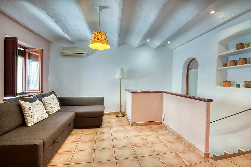 Refurbished townhouse in the center of Calonge.