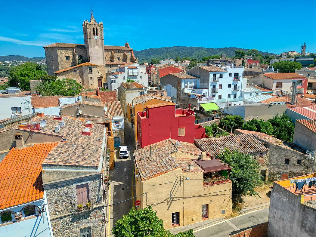 Casa de poble reformada al centre de Calonge.