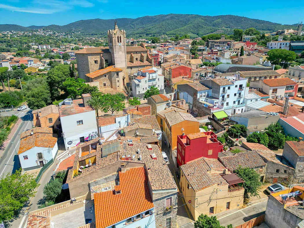 Maison de village rénovée au centre de Calonge.