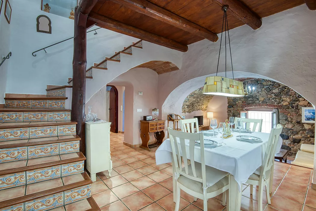 Refurbished townhouse in the center of Calonge.