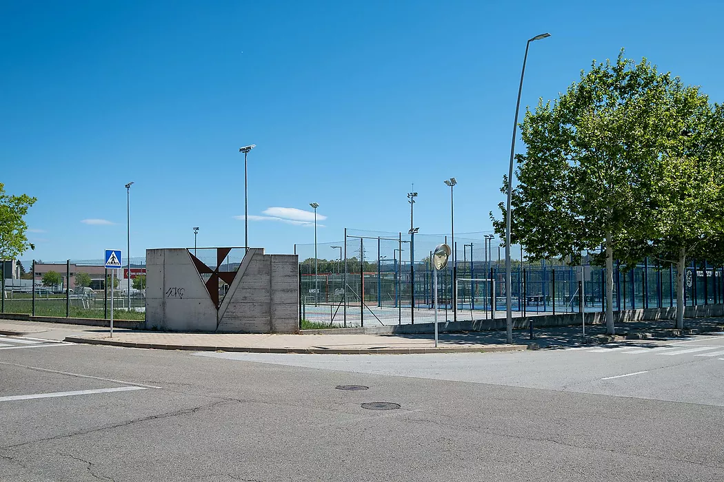 Casa adossada semi nueva en la zona del Pueblo de Vilablareix