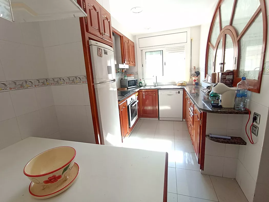 Semi-detached house, with four bedrooms and three bathrooms. APAILA COSTA BRAVA