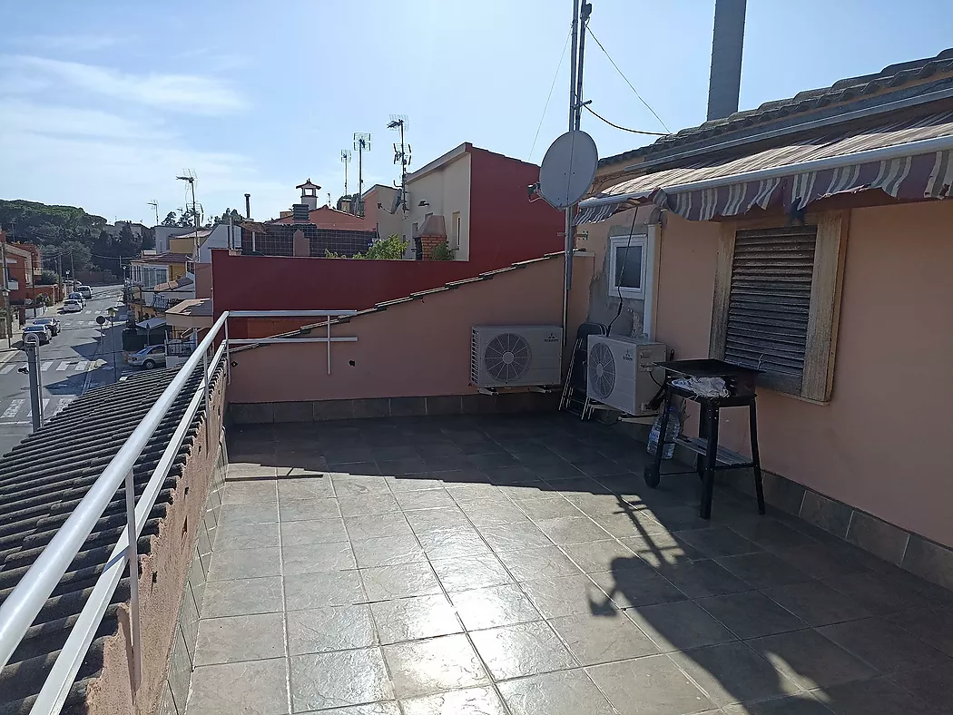 Casa adosada, de cuatro habitaciones y tres baños. APAILA COSTA BRAVA