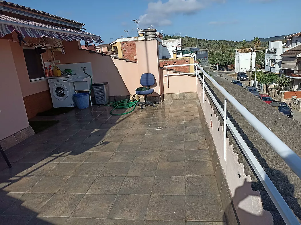 Casa adosada, de cuatro habitaciones y tres baños. APAILA COSTA BRAVA