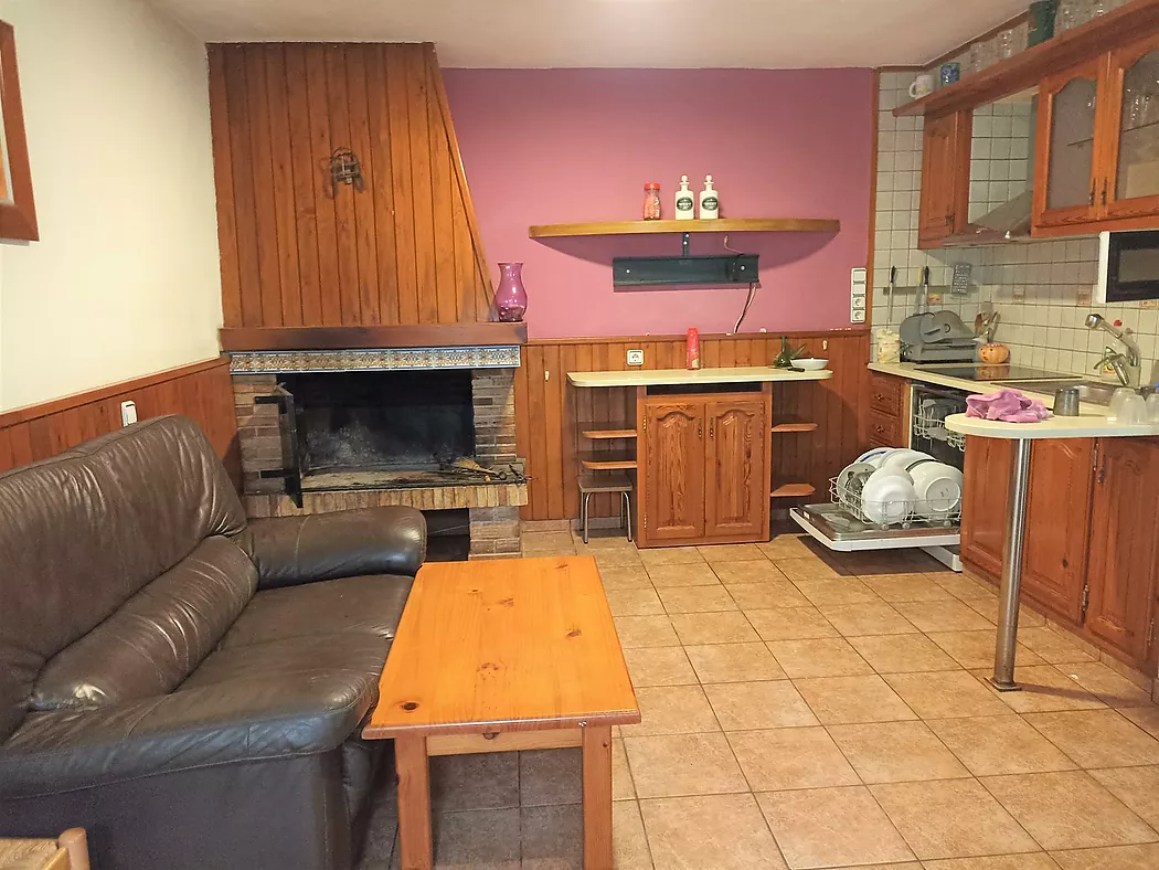 Semi-detached house, with four bedrooms and three bathrooms. APAILA COSTA BRAVA