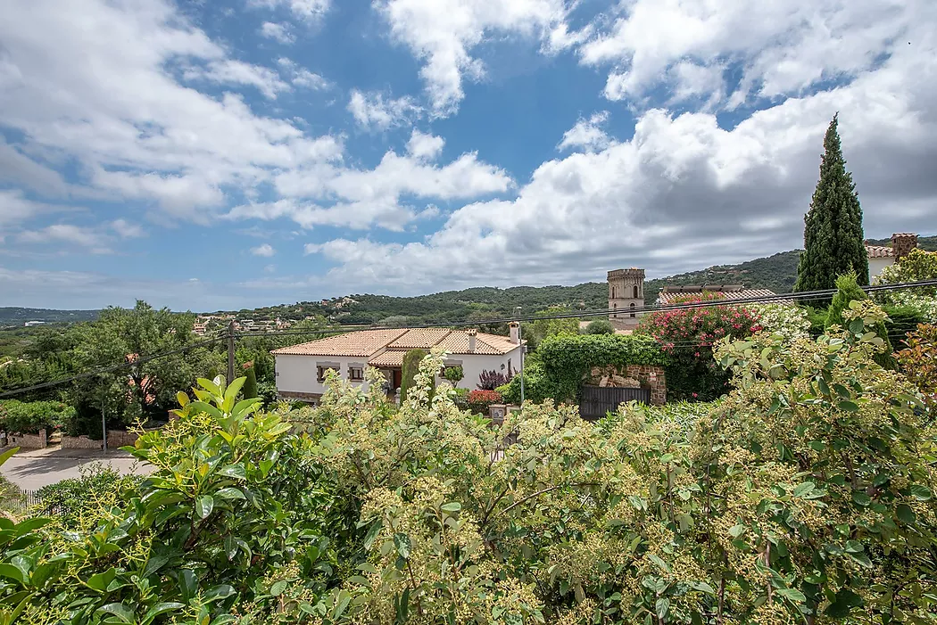 Preciosa masia amb 4 dormitoris i 4 banys en venda a una de les millors urbanitzacions de Calonge, a només 10 minuts de les platges de Sant Antoni ia 