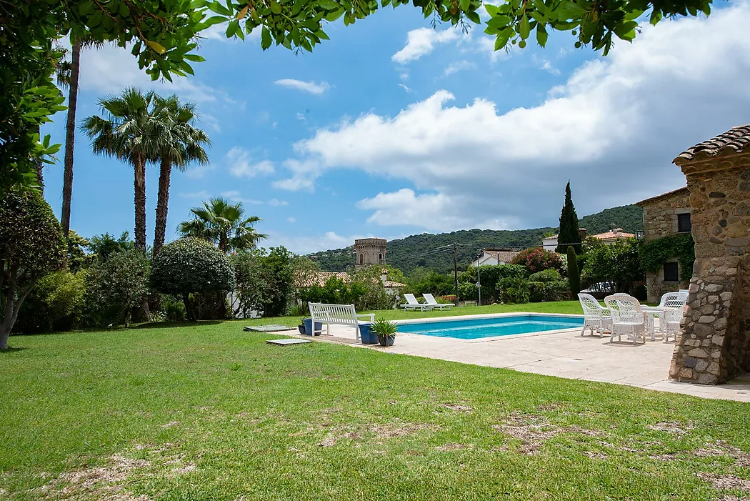 Preciosa masia amb 4 dormitoris i 4 banys en venda a una de les millors urbanitzacions de Calonge, a només 10 minuts de les platges de Sant Antoni ia 