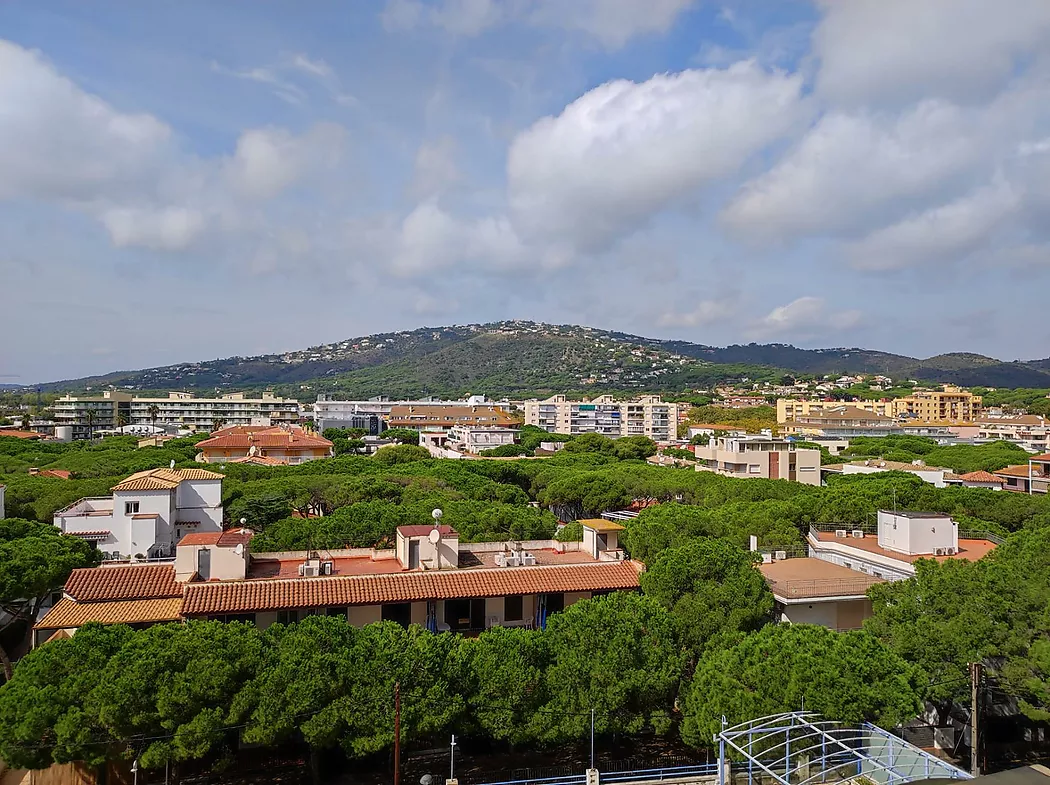 Preciós apartament a primera línea de mar amb vistes a muntanya