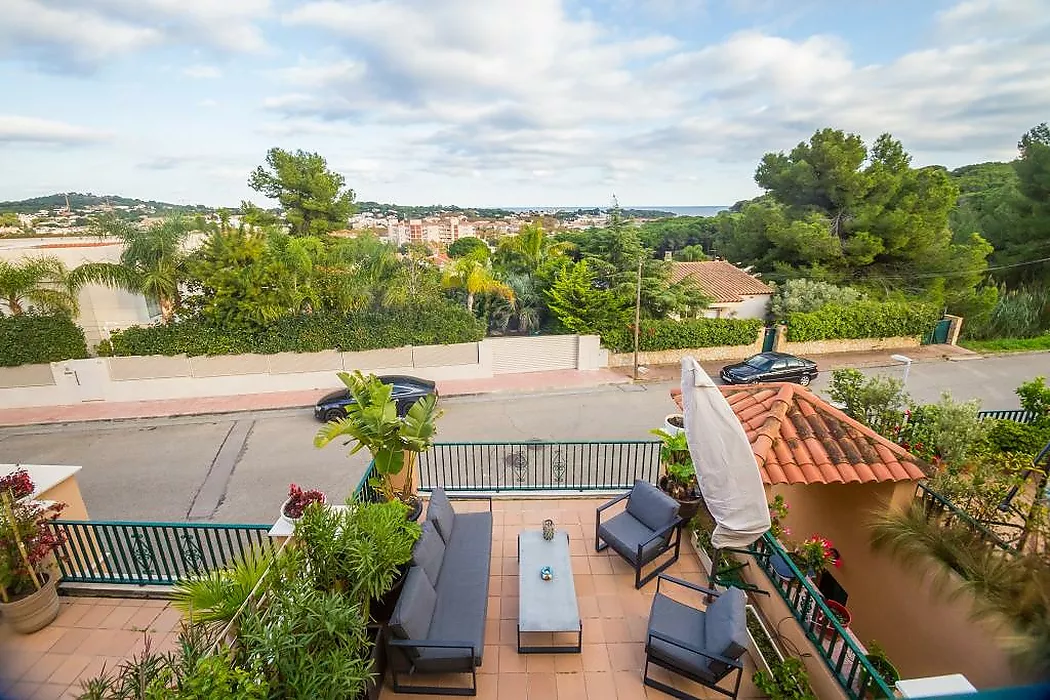 Beautiful townhouse with sea views and Tourist Licence in Sant Feliu de Guíxols