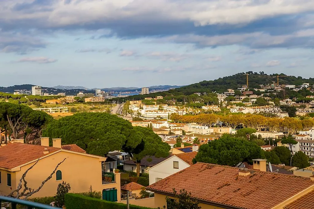 Beautiful townhouse with sea views and Tourist Licence in Sant Feliu de Guíxols