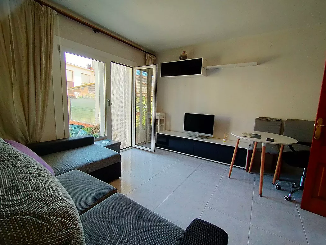 CORÇÀ- CASA EN VENDA AMB CUINA OFFICE, PATI I TERRASSA AL BAIX EMPORDÀ