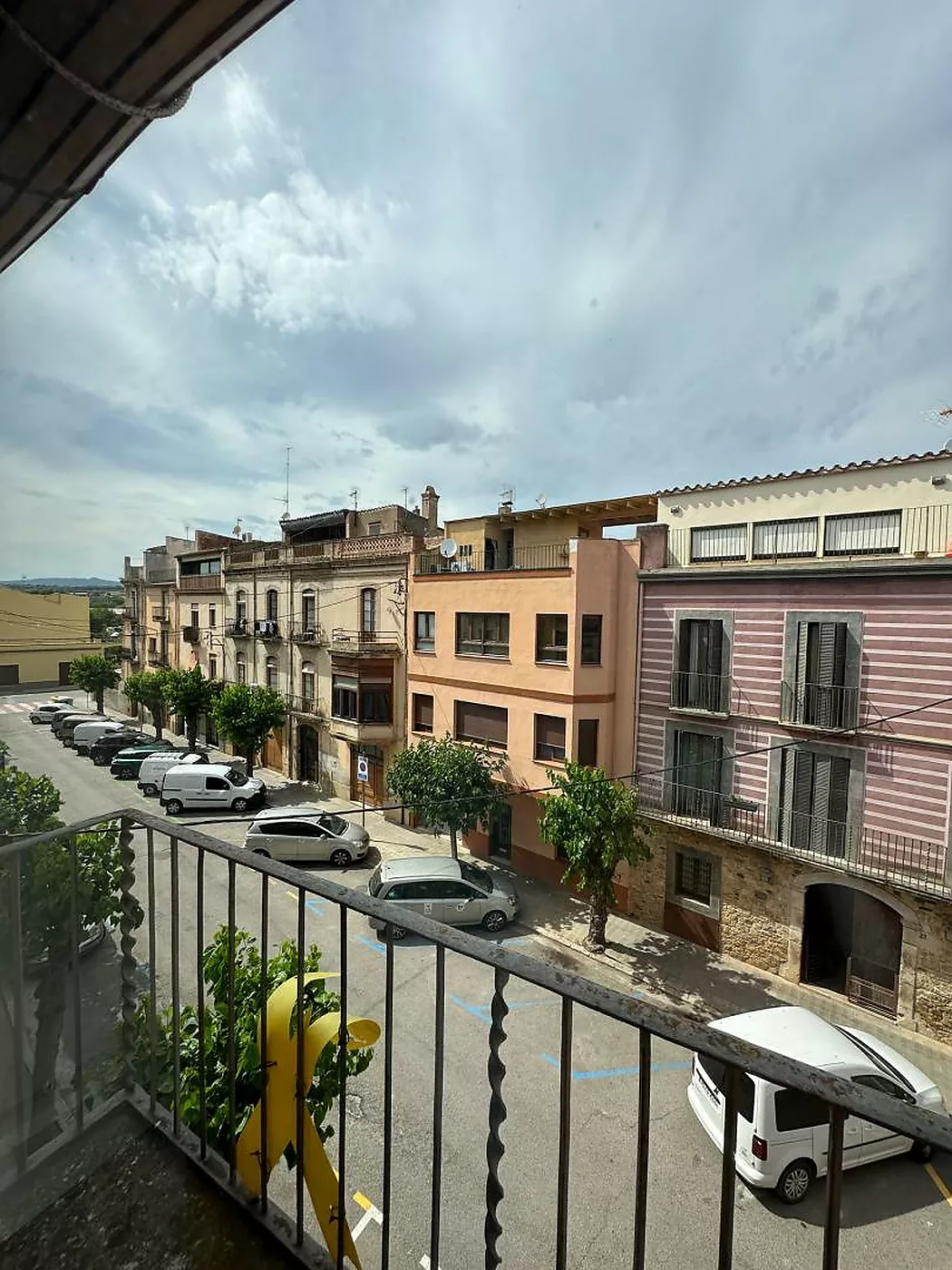 Edifici rústic en venda: Local, dos habitatges i dues terrasses al casc antic de La Bisbal d'Empordà