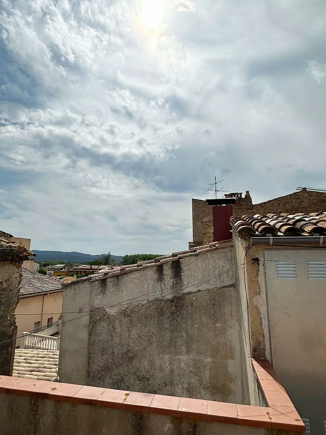 Edificio Rústico en Venta: Local, dos viviendas y dos terrazas en el casco antiguo de La Bisbal d'Empordà