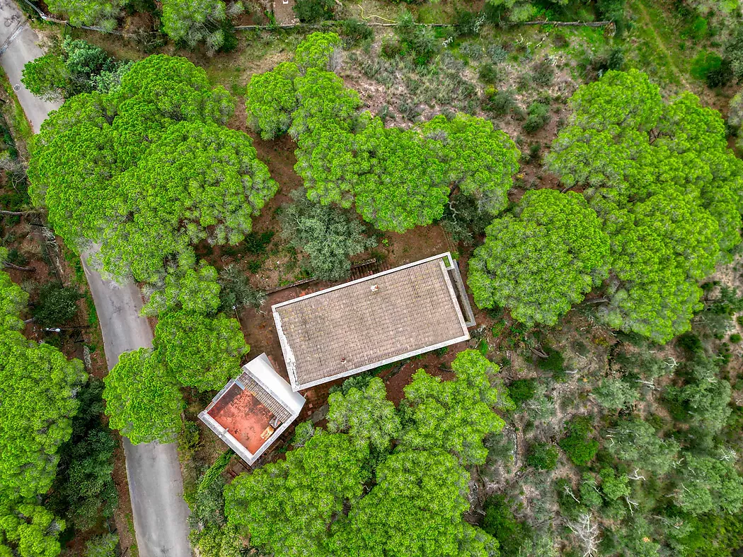 Architectural chalet fully integrated into nature, Church area.- Santa Cristina d'Aro