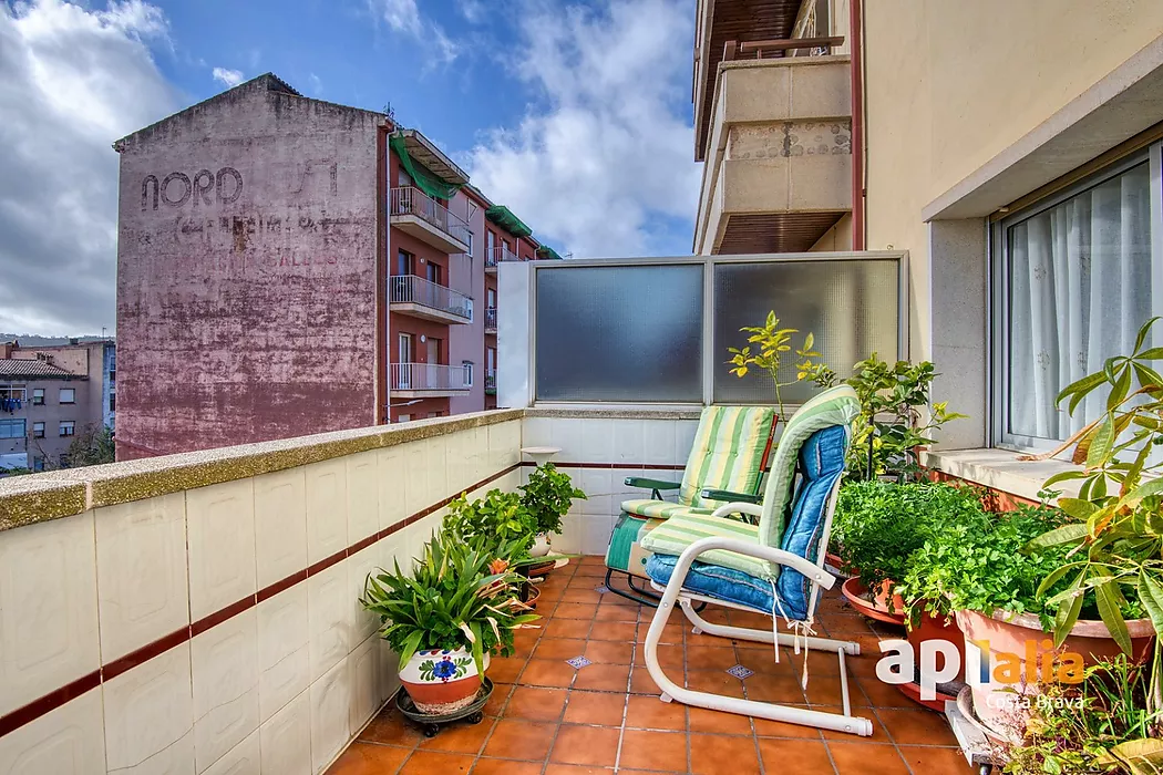 Piso muy amplio con terraza grande en centro de Calonge y a pocos minutos de la playa