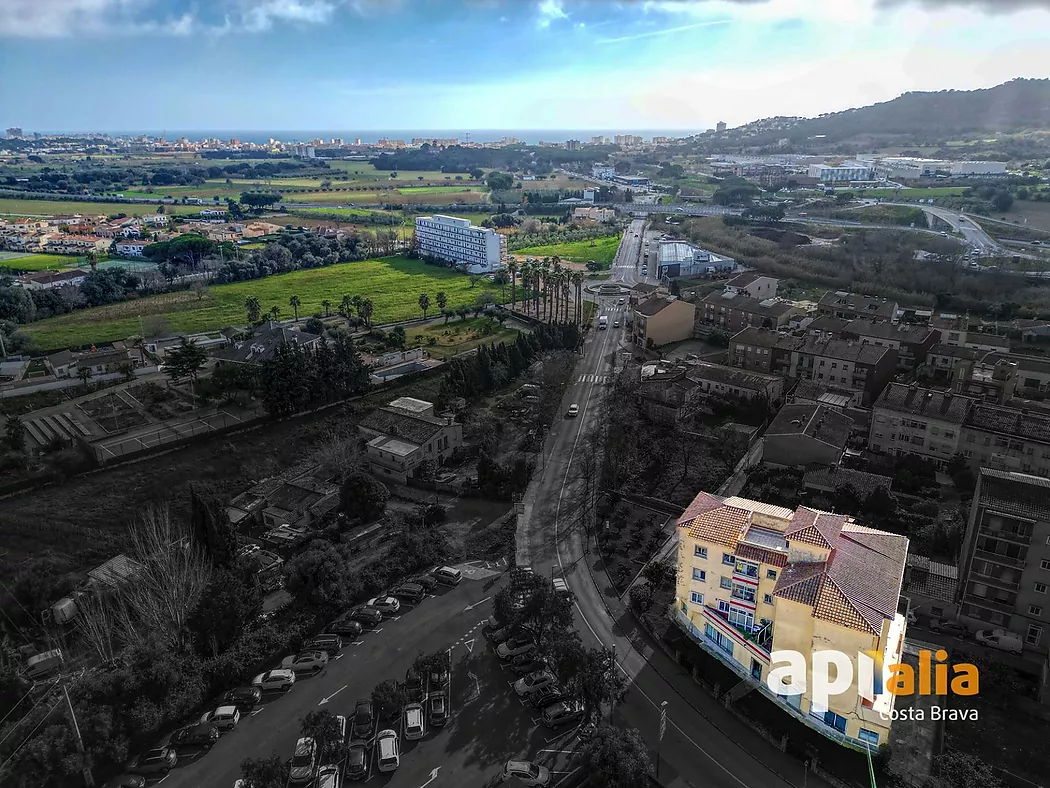 Piso muy amplio con terraza grande en centro de Calonge y a pocos minutos de la playa