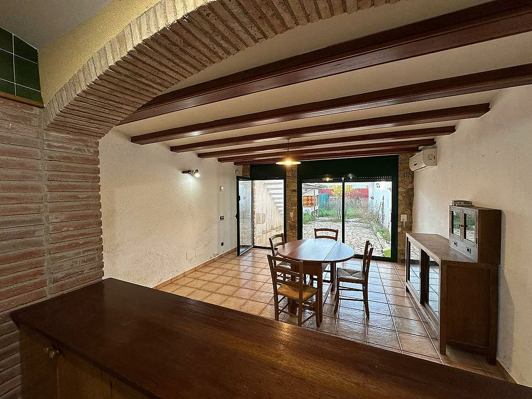 House with large garden for sale in La Bisbal d'Empordà