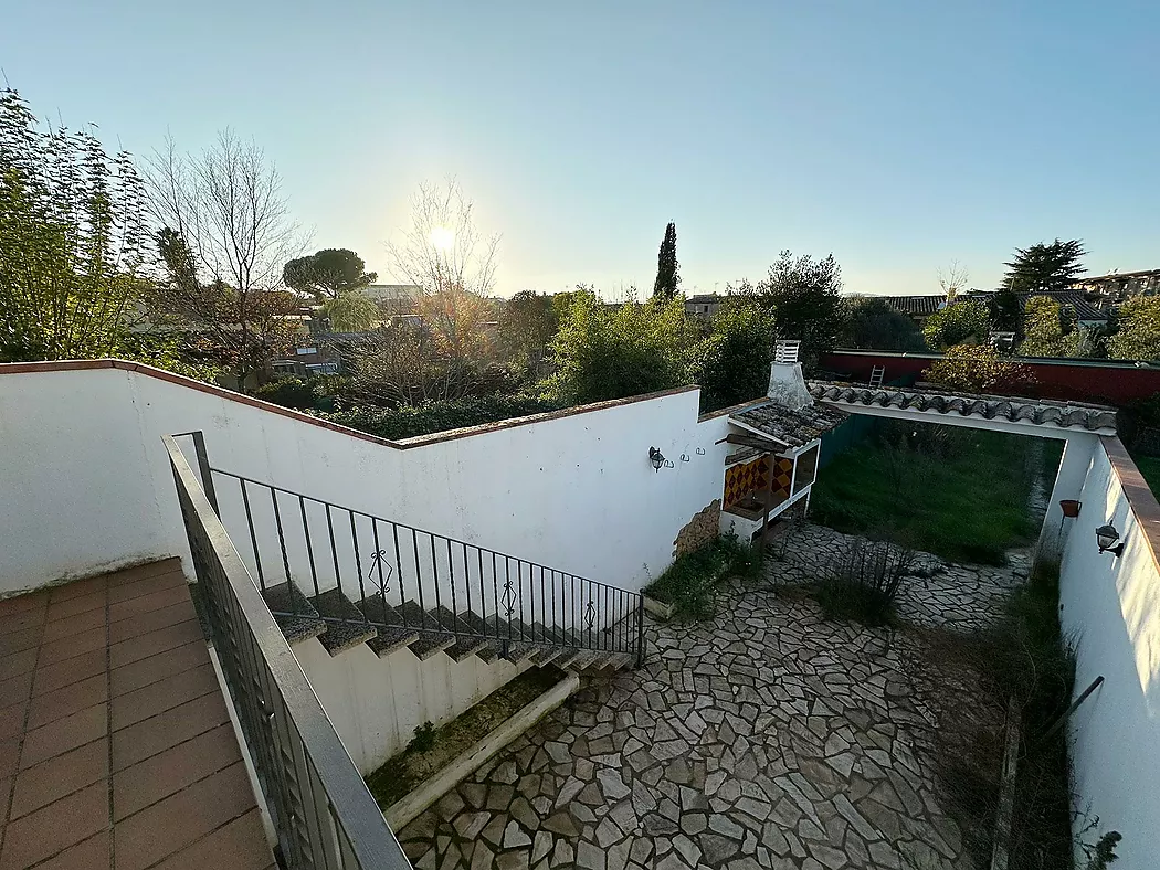 House with large garden for sale in La Bisbal d'Empordà