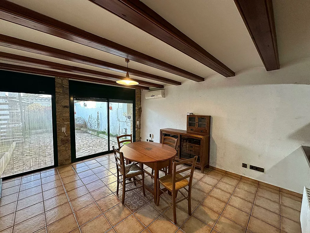 House with large garden for sale in La Bisbal d'Empordà