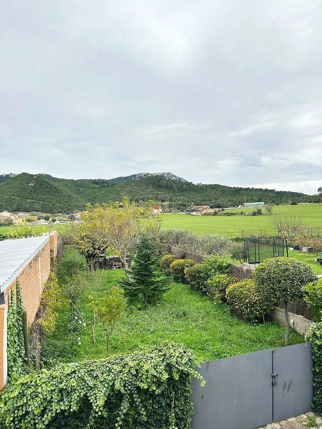 En venta casa con jardín y terraza en Boadella - Alt Empordà