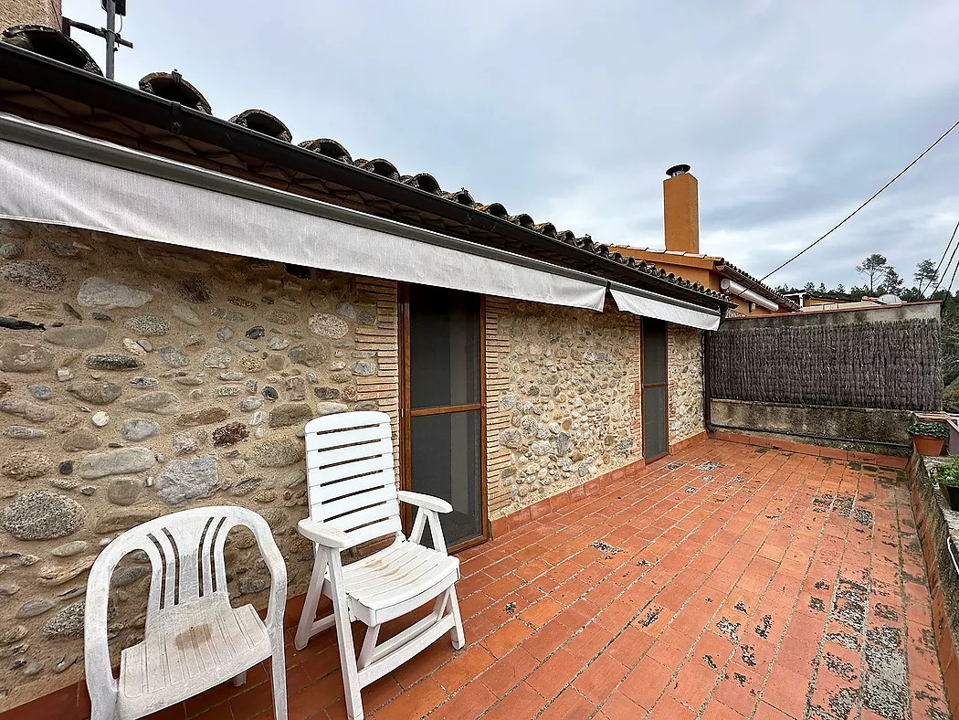 En venta casa con jardín y terraza en Boadella - Alt Empordà