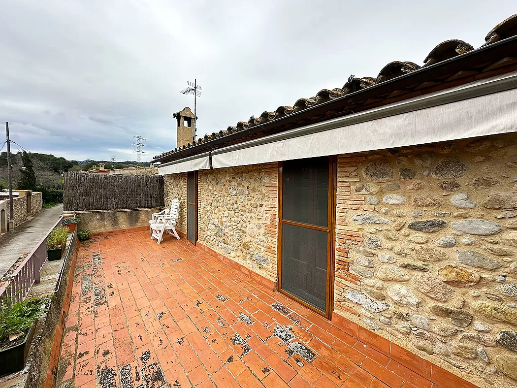 En venta casa con jardín y terraza en Boadella - Alt Empordà