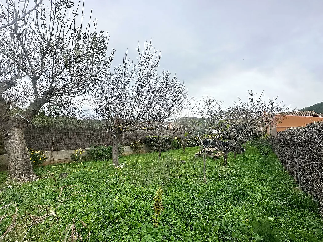 En venta casa con jardín y terraza en Boadella - Alt Empordà