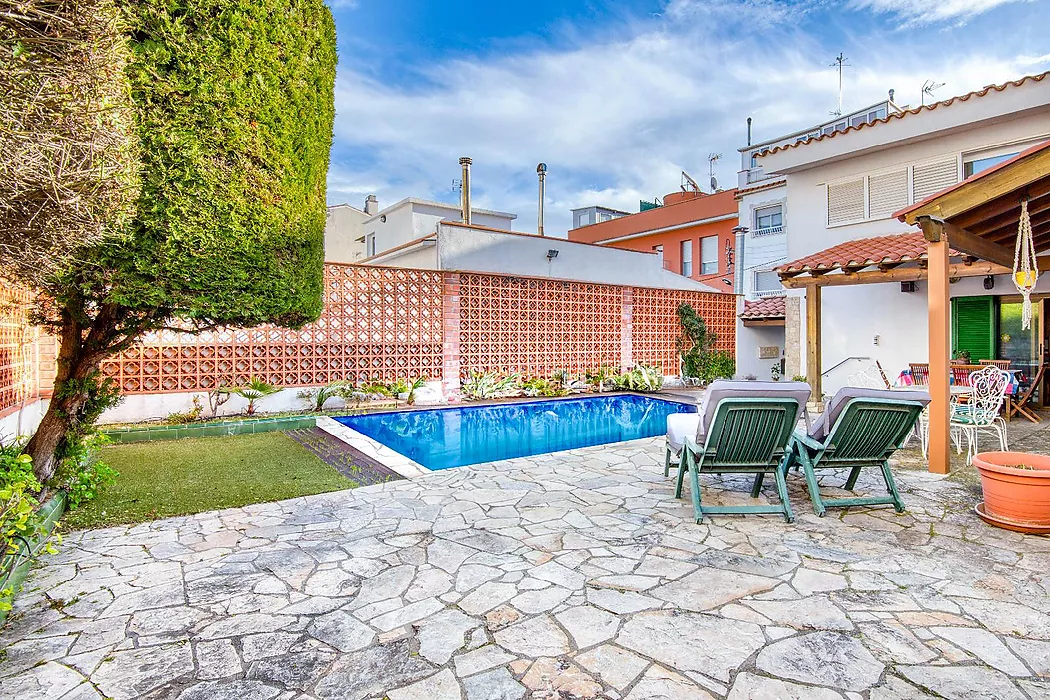 Encantadora Casa con Piscina y Terraza en zona Avda. Catalunya.-Sant Feliu de Guíxols