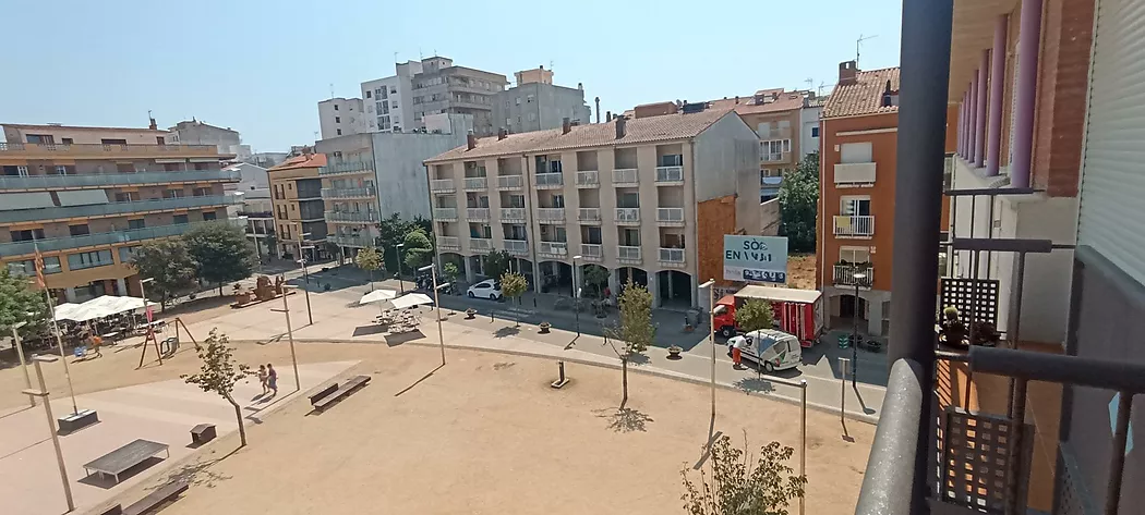 Ático con terraza privada, en segunda línea de mar.